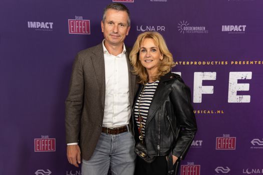 Vrouw van tennisicoon Richard Krajicek legt zijn mannelijkheid onder de loep: 'Dat doet hij heel vaak'