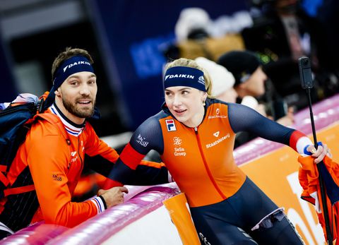 Topschaatser Kjeld Nuis gluurt tijdens trip naar wat anders dan 'wifey' Joy Beune: 'Even loeren'