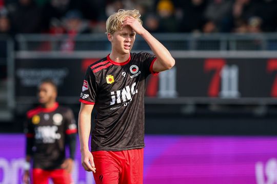 Ploeggenoten plagen Excelsior-voetballer (20) met het pronken in de 'Porsche van mijn pa'