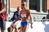 Rotterdamse topatlete krijgt inzinking tijdens EK halve marathon en loopt medaille mis