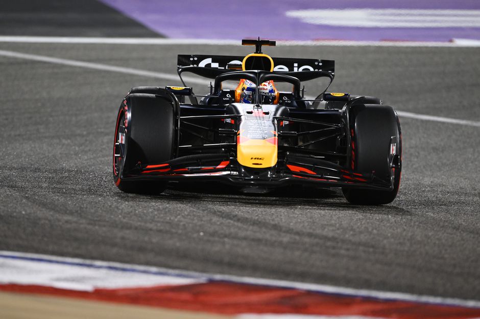 Mopperende Max Verstappen stelt teleur in kwalificatie GP van Bahrein: 'Het is gewoon zó slecht'
