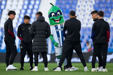 Spelers van Spaanse club dragen opvallend logo bij kruis tegen Barcelona: 'We hebben een paar'