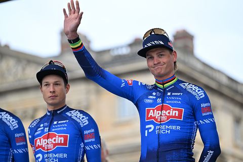 Vervelend telefoontje voor 'bodyguard' van Mathieu van der Poel: 'Jammer'