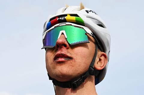 Tadej Pogacar na afloop van Parijs-Roubaix helemaal versuft na helse inspanning: 'Wist niet hoe ik het moest aanpakken'