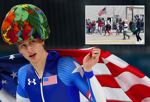 Schaatsfenomeen Jordan Stolz weet niet wat hem overkomt bij unieke huldiging: 'Nu naar de tattooshop'