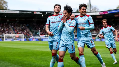 LIVE Eredivisie | Opvallende situatie zorgt voor woede bij Feyenoord-trainer Robin van Persie tegen NEC