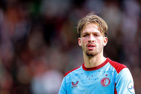 Woeste Feyenoord-middenvelder Luciano Valente haalt snoeihard uit op sociale media na veelbesproken moment