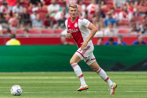 Oud-Ajacied (26) op de weg terug na zware blessure en slepende depressie: 'Het ging van kwaad tot erger'