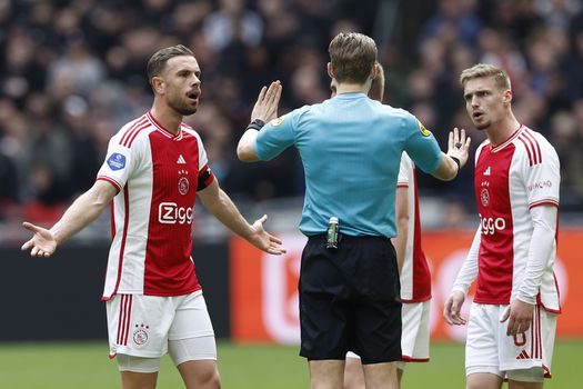 Ajax moet af van irritante 'kapitein zuurpruim' Jordan Henderson