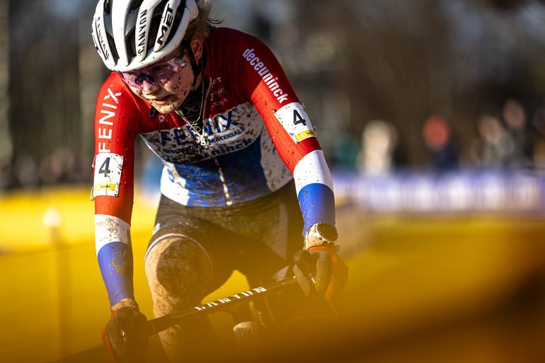 Goud voor Puck Pieterse op EK mountainbike onder barre weersomstandigheden