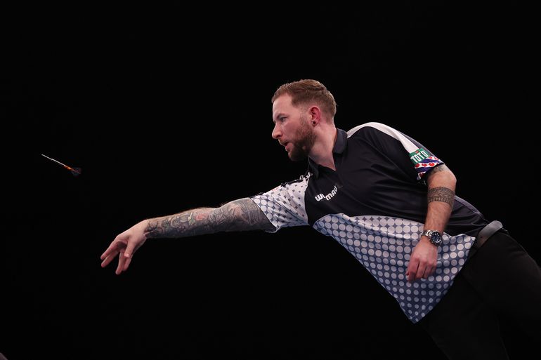 Nederlandse topdarter schopt het tot halve finale in Duitsland, Michael van Gerwen stelt opnieuw teleur