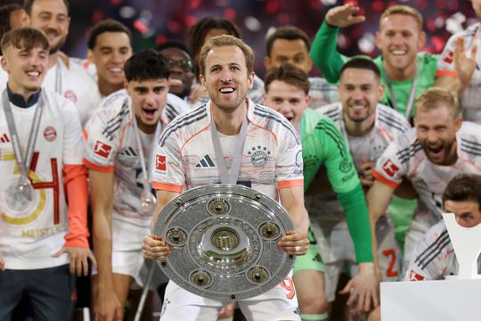 Feestende spelers Bayern München ontvangen kritiek na Ibiza-reis: 'Banen staan op het spel'