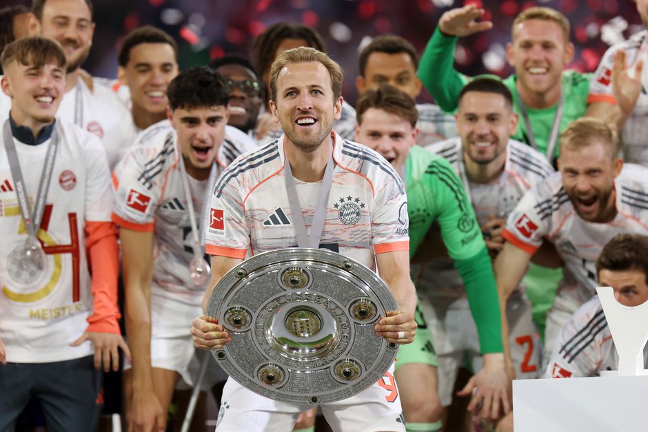 Feestende spelers Bayern München ontvangen kritiek na Ibiza-reis: 'Banen staan op het spel'
