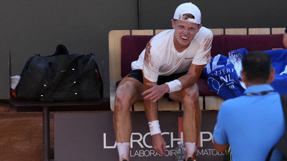 Nederlandse toptennisser moest naar het ziekenhuis na valpartij: 'Ik ging compleet op mijn plaat'