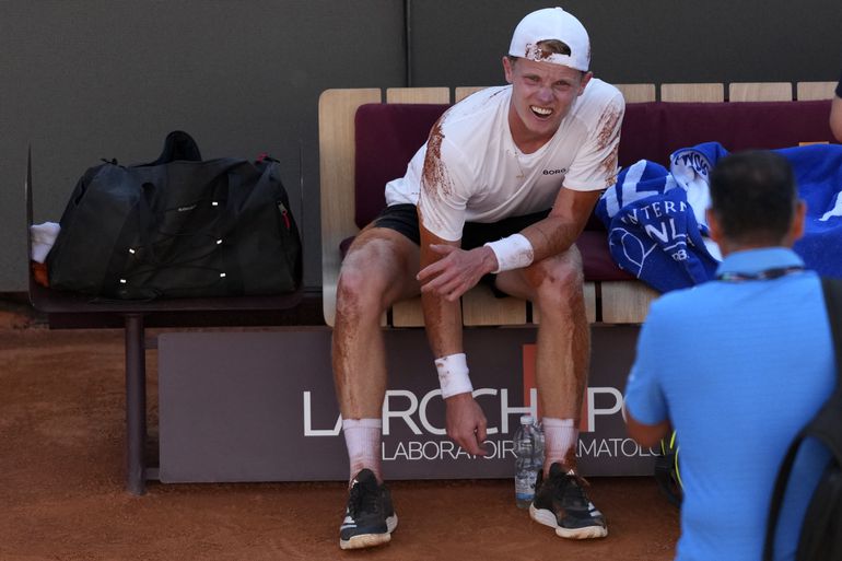Nederlandse toptennisser moest naar het ziekenhuis na valpartij: 'Ik ging compleet op mijn plaat'
