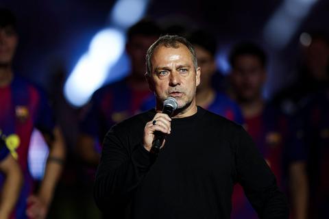 FC Barcelona-trainer Hansi Flick brengt mooi nieuws naar buiten na emotionele periode: 'Dit is een hele goede deal'