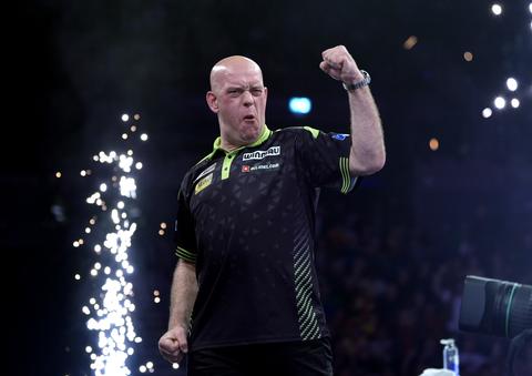 Michael van Gerwen maakt einde aan droogte van meer dan een jaar: topdarter eindelijk weer de beste