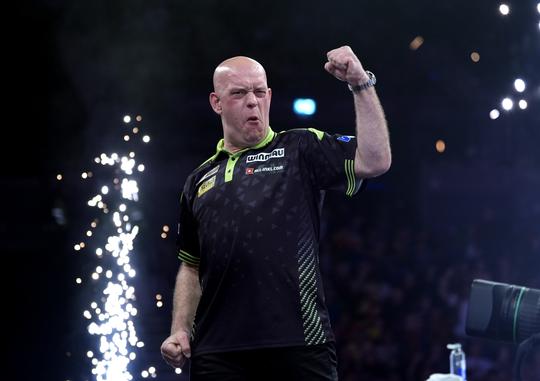 Michael van Gerwen maakt einde aan droogte van meer dan een jaar: topdarter eindelijk weer de beste