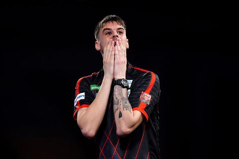 Hoopvolle update rond geschorste 'dopingdarter' Dom Taylor: 'Hij is al honderd dagen clean'