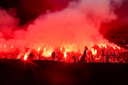 Kampioensstrijd in Tsjechië weer helemaal in leven: voetbalbond straft Slavia Praag zwaar na ongekende chaos