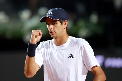 Nieuw tenniswonder (19) blijft ook in Rome verbazen: toptalent treedt in voetsporen van Novak Djokovic