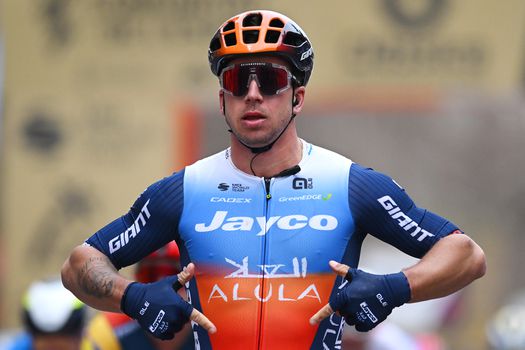 Dylan Groenewegen doet vertrouwen op richting Tour de France en sprint naar fraaie overwinning