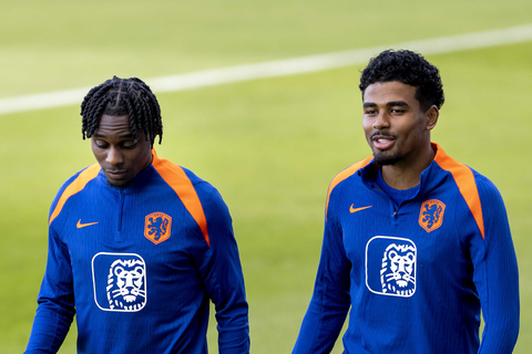 Ronald Koeman had weinig keus bij Oranje door vakantievierende spelers: 'Weet ik veel waar ze zijn'