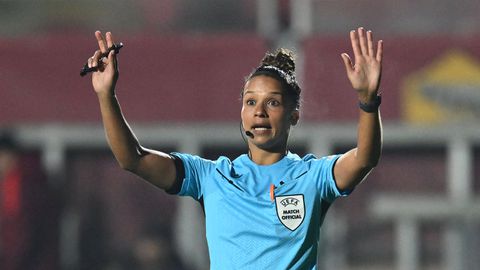 Weken na arrestatie krijgt familie van Nederlandse scheidsrechter verlossende woorden: 'Zijn naam zuiveren'