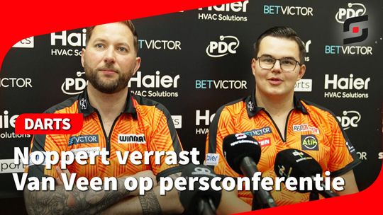 Gian van Veen en Danny Noppert goedlachs na whitewash op World Cup: 'Ik heb altijd XL, maar nu XXL'