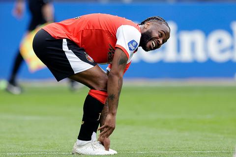 Veelbesproken Feyenoord-speler Raheem Sterling duikt op na auto-ongeluk: 'Dat moet je ook proberen'