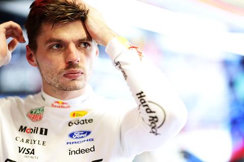 Mopperende Max Verstappen klaagt tijdens eerste training in Barcelona: 'Het is verschrikkelijk'