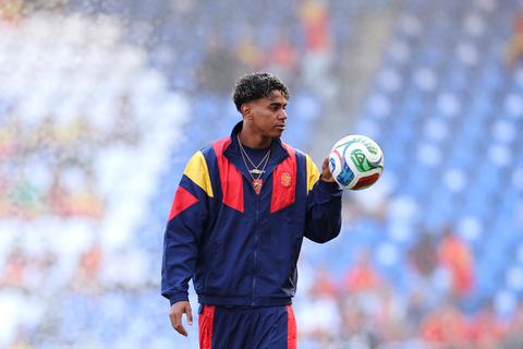 Topvoetballer Lamine Yamal (18) kiest voor opvallend uitje voor WK-debuut met Spanje