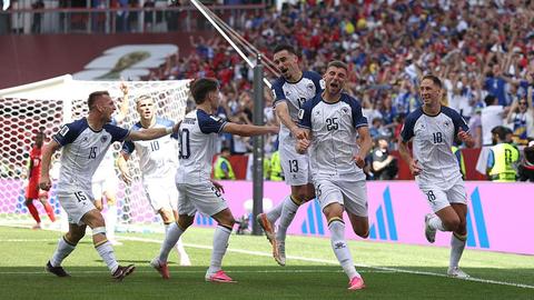 Live WK voetbal | Pijnlijke start voor gastland Canada: Bosnië en Herzegovina profiteert van keepersfout