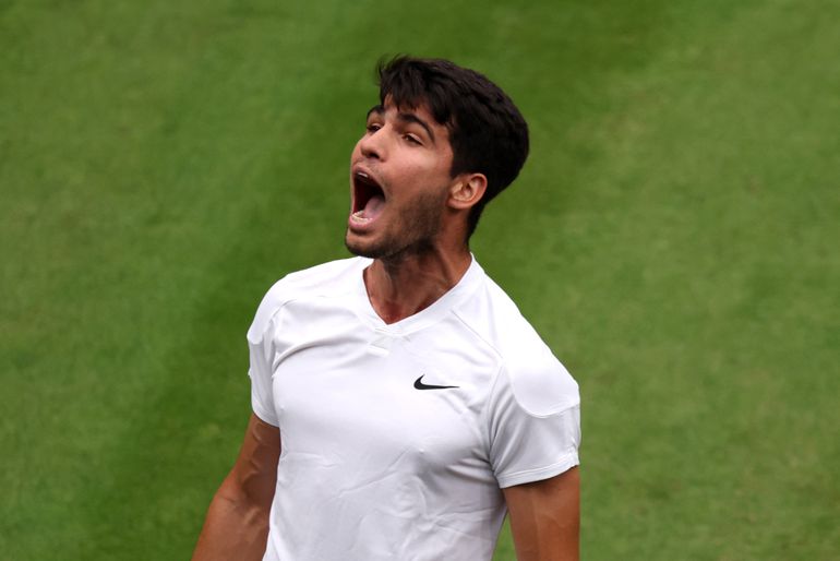 Carlos Alcaraz bereikt finale Wimbledon en sart Engelse publiek met opmerking over EK voetbal