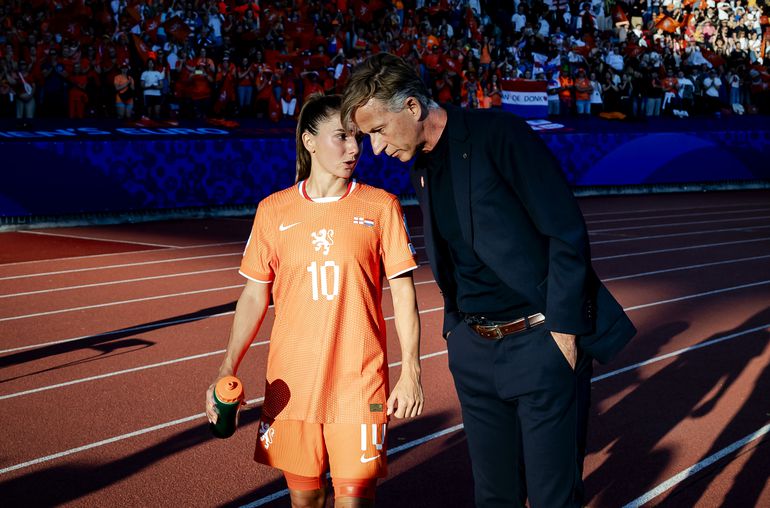Daniëlle van de Donk reageert op ophef bij Oranje Leeuwinnen: 'Het valt allemaal wel mee'