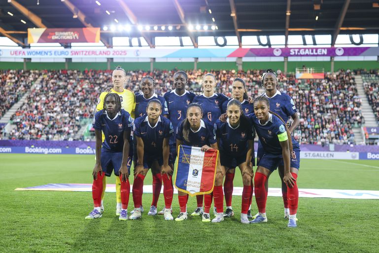 Bondscoach van Franse vrouwenteam waarschuwt Oranje Leeuwinnen: 'Dan moeten ze vijf keer scoren'
