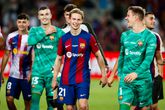 Teamgenoot van Frenkie de Jong krijgt pijnlijk nieuws te horen: conflict bereikt nieuw dieptepunt