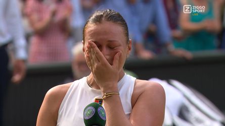 Zwaar geëmotioneerde toptennisster zorgt voor verbazing na bizar slotstuk op Wimbledon