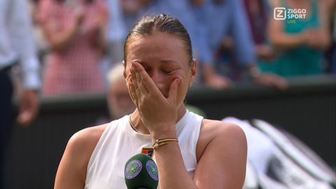 Zwaar geëmotioneerde toptennisster zorgt voor verbazing na bizar slotstuk op Wimbledon