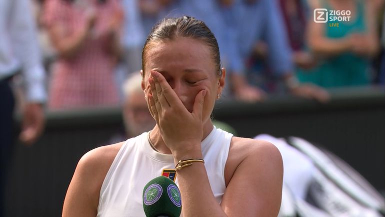 Zwaar geëmotioneerde verliezend finaliste zorgt voor ongebruikelijk moment op Wimbledon