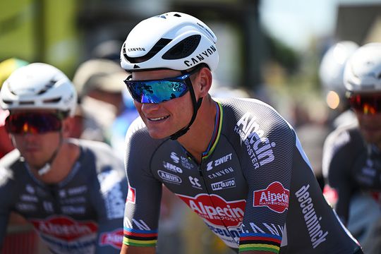Mathieu van der Poel helpt ploeggenoot aan derde plek in Tour de France: 'Maar met Jasper hadden we misschien een betere kans'