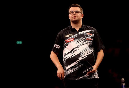 Nederlandse topdarter Gian van Veen baalt van wéér 'alles of niets', ook Michael van Gerwen uitgeschakeld