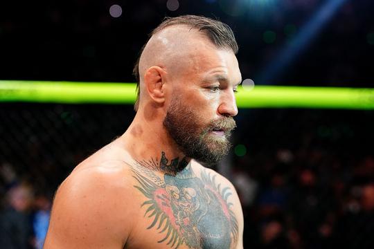 Drama voor Conor McGregor bij veelbesproken UFC-rentree: 'Ik ben er helemaal kapot van'