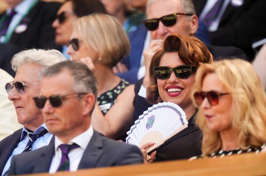 Tennisicoon Richard Krajicek en Daphne Deckers duiken samen met andere beroemdheden op bij finale Wimbledon