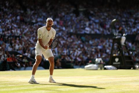 LIVE finale Wimbledon | Alexander Zverev deelt keiharde dreun uit aan titelhouder Jannik Sinner