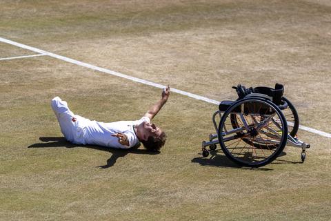 Nederlandse Wimbledon-winnaar brengt prachtig eerbetoon aan overleden coach: 'Dat voelde ik vandaag'