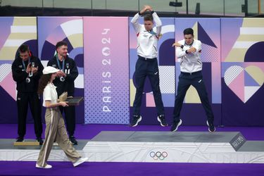 Portugese baanwielrenners doen bijzondere imitatie van Cristiano Ronaldo na gouden medaille op Olympische Spelen