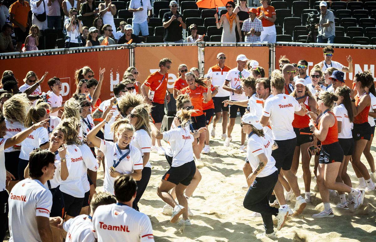 De olympiërs blijven in Nederland lekker doorfeesten: bekijk hier de mooiste foto's van de huldiging in Scheveningen