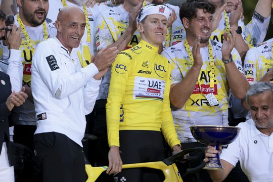 'Tadej Pogacar zijn is leuk, maar niet makkelijk': ploeg onthult reden achter Vuelta-afmelding