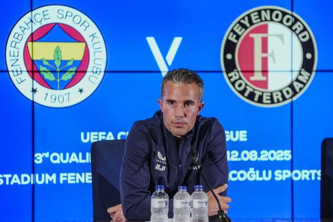 TV-gids: op deze zender kijk je naar Fenerbahçe - Feyenoord in de Champions League-voorronde